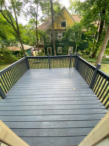 Huge Back Porch - 952 Grant St