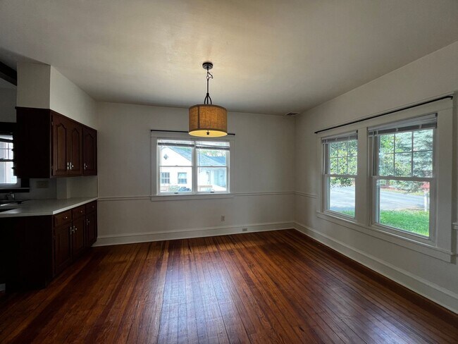 Building Photo - Beautiful 4 Bedroom 1.5 Bath in Marietta !