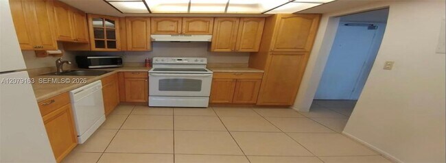 Building Photo - 18011 Biscayne Blvd