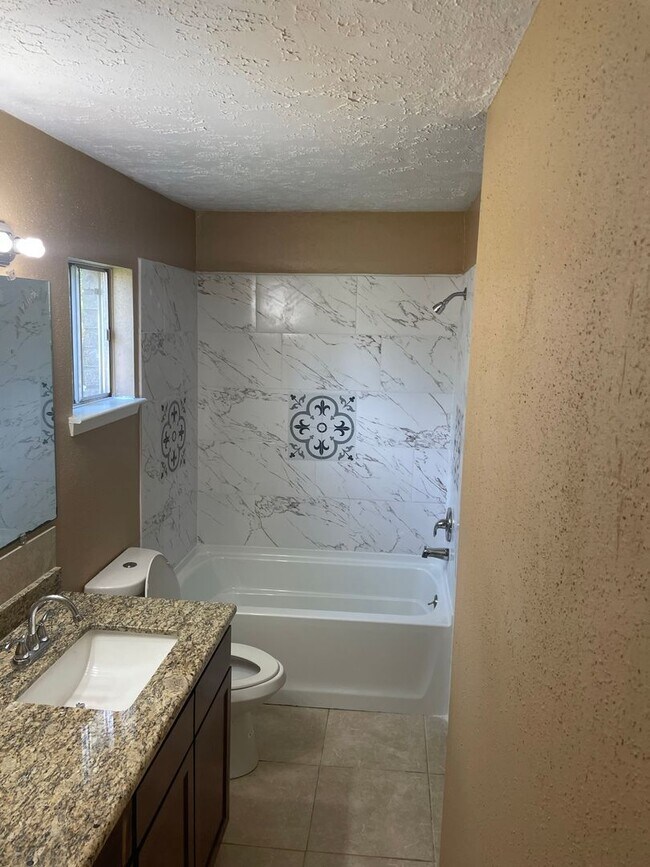 Building Photo - 13411 Boonway Dr