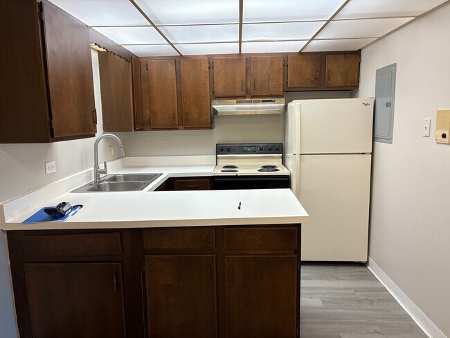 Building Photo - 230 Springhill Dr