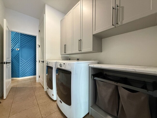 Building Photo - 10551 Park Meadowbrooke Dr