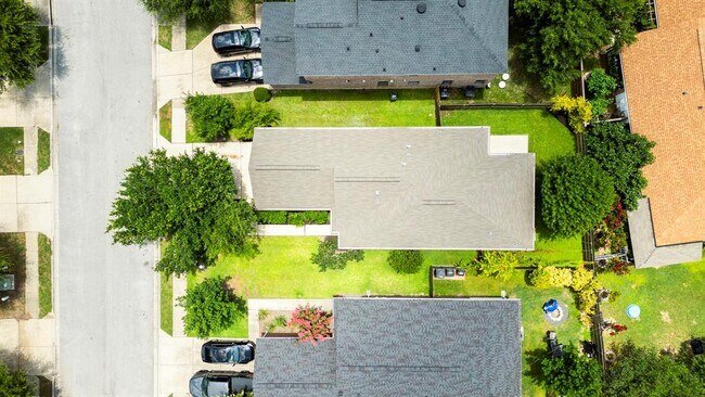 Building Photo - 6605 Kirkwynd Dr