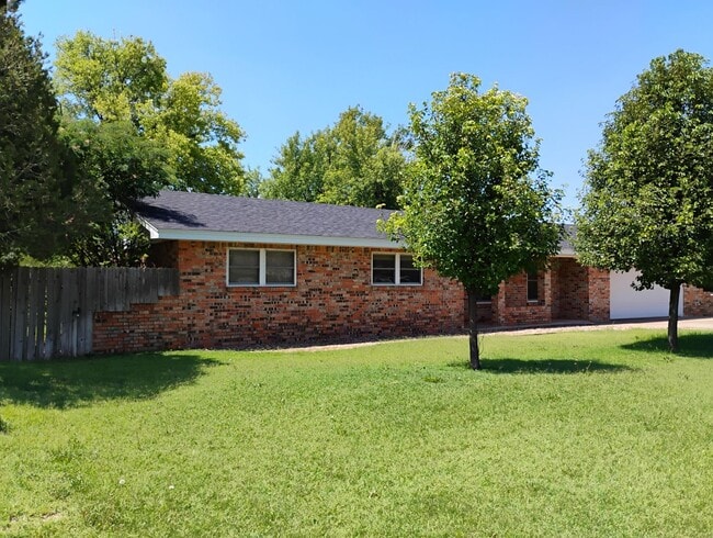 Building Photo - Beautiful 3 Bedroom Home, Zia School District!