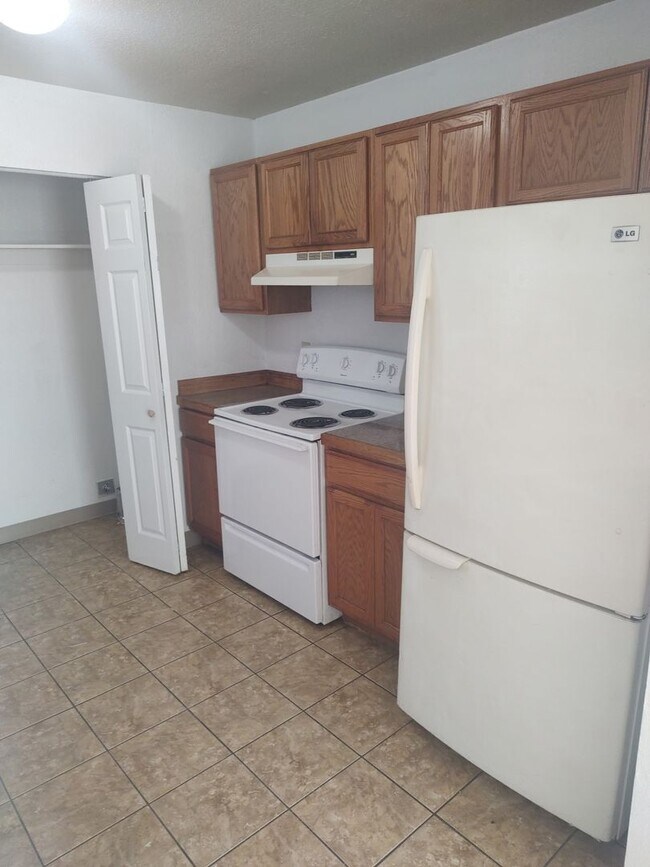 Building Photo - Located in Lakeview! Newly Renovated 3 Bedroom, 1 Bathroom Home