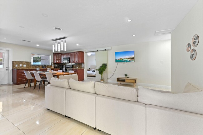 Building Photo - 2128 Dock St