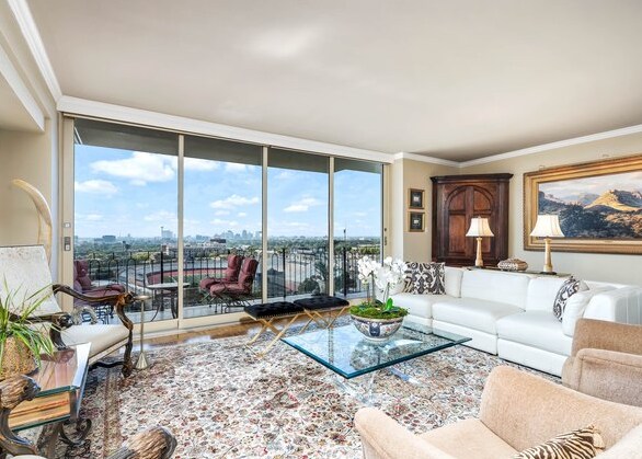 Building Photo - 700 Hildebrand-477.5