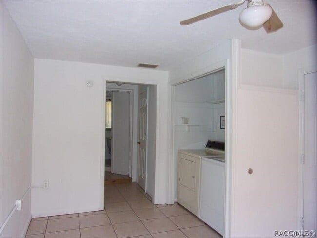 Building Photo - 28 N Davis St