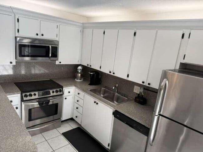 Building Photo - 406 4th Terrace