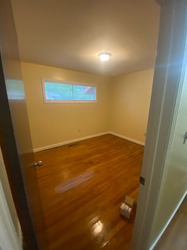 Building Photo - 843 Reaves St