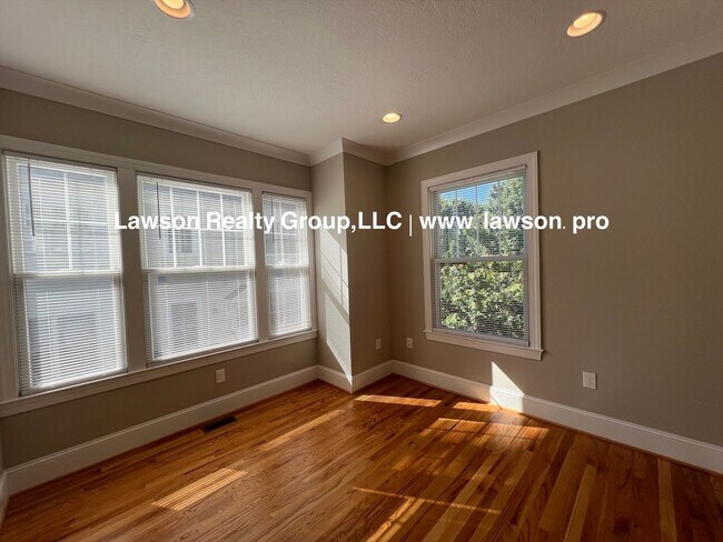 Building Photo - Upscale Three Bedroom in Colonial Green with Garage