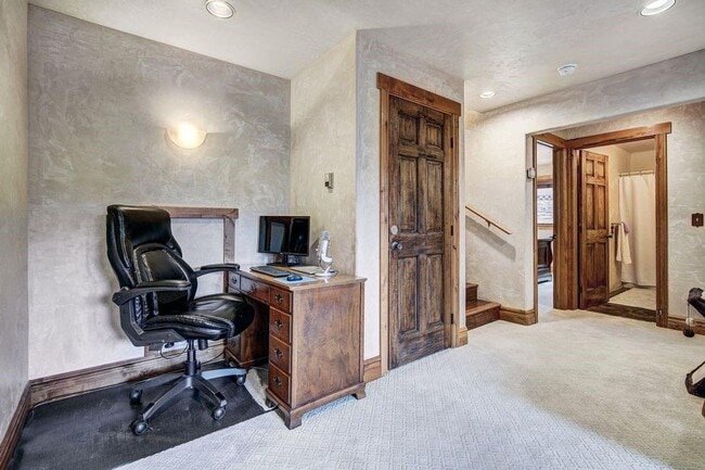 Building Photo - Home in Willowbrook for Rent