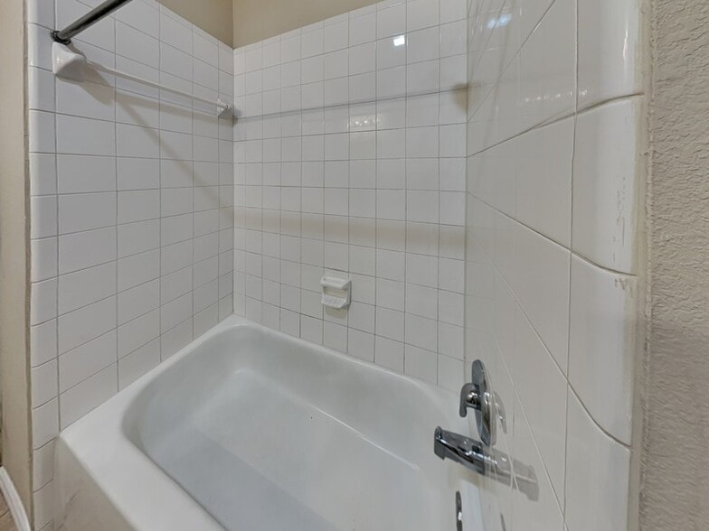 Building Photo - 1905 Sharpsbury Dr