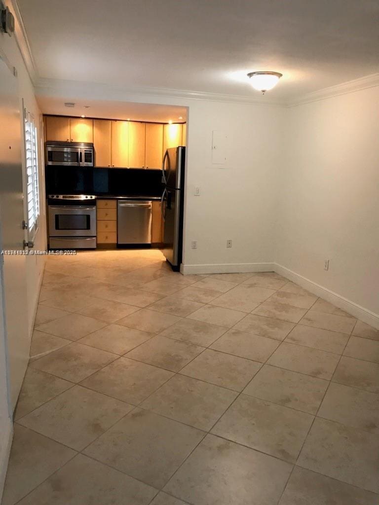Building Photo - 2545 S Bayshore Dr