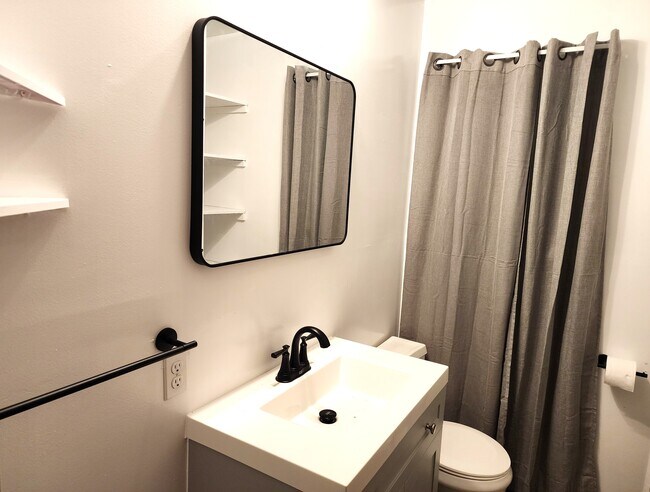 Building Photo - 3886 N West River Rd