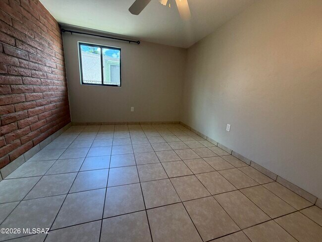 Building Photo - 1354 W Sonora St