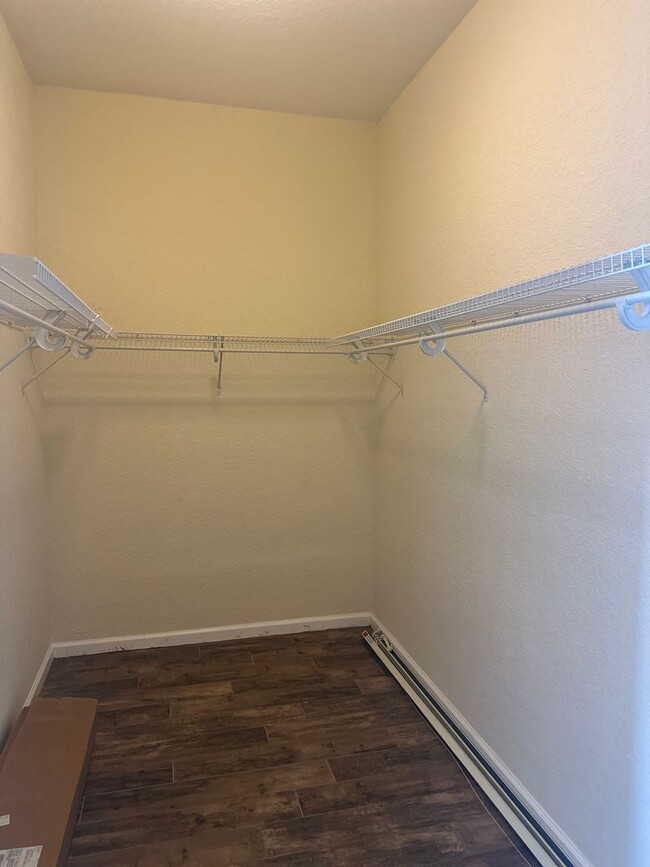 Building Photo - Very spacious 4 bd 3 bath Penthouse on the...