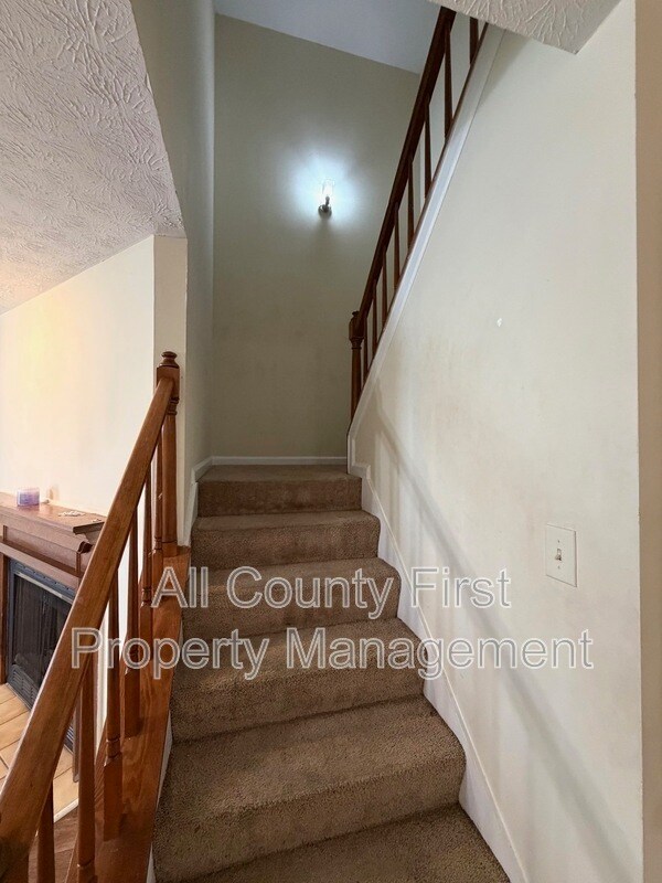 Building Photo - 1183 Red Oak Cove