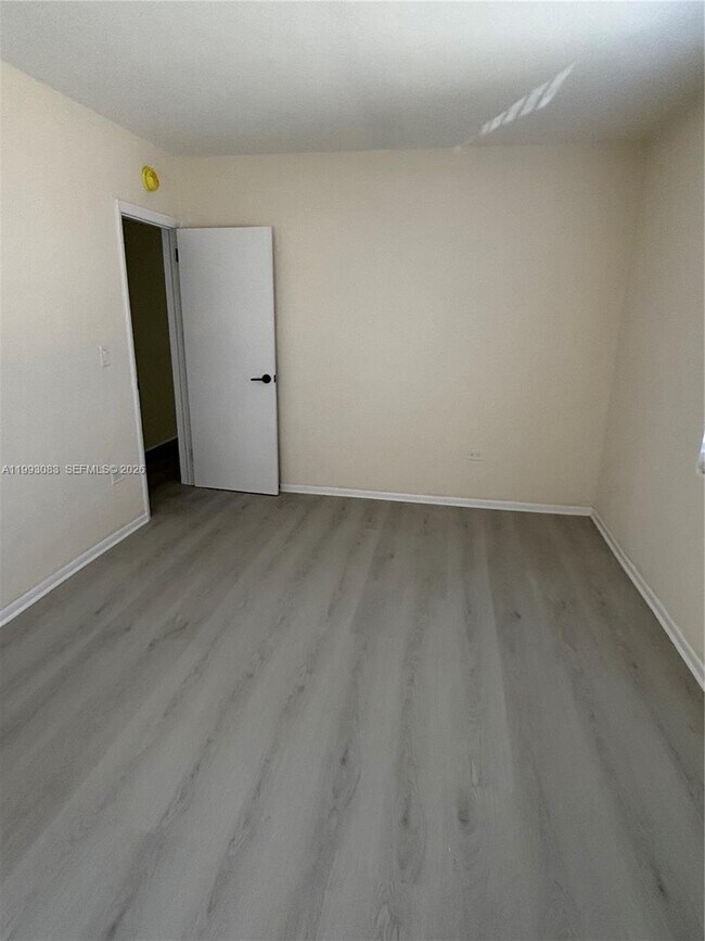 Building Photo - 8530 Crespi Blvd