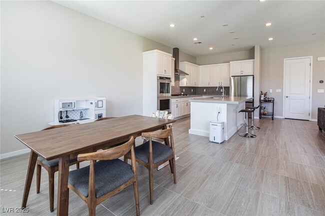 Building Photo - 832 Canonbury St