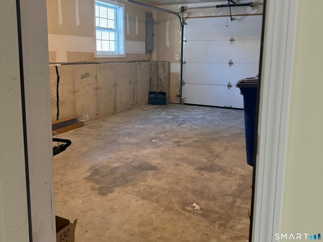 Building Photo - 765 Hart St