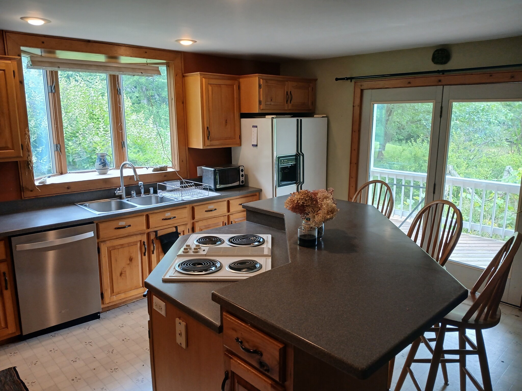 New washer, refrigerator - 115 Delta Dr