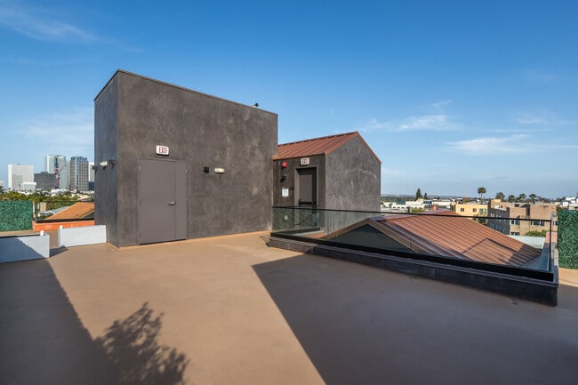 Building Photo - 1618 Hilts Ave