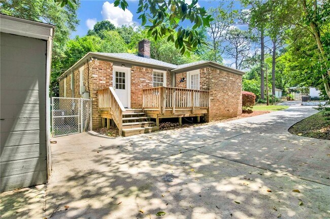 Building Photo - 309 Border Dr W