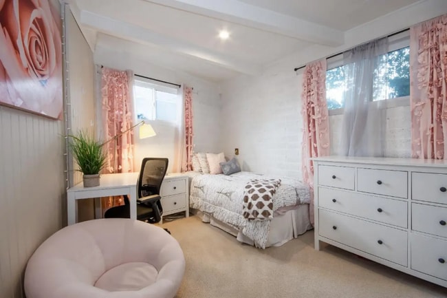 Building Photo - 340 Jarvis Ct