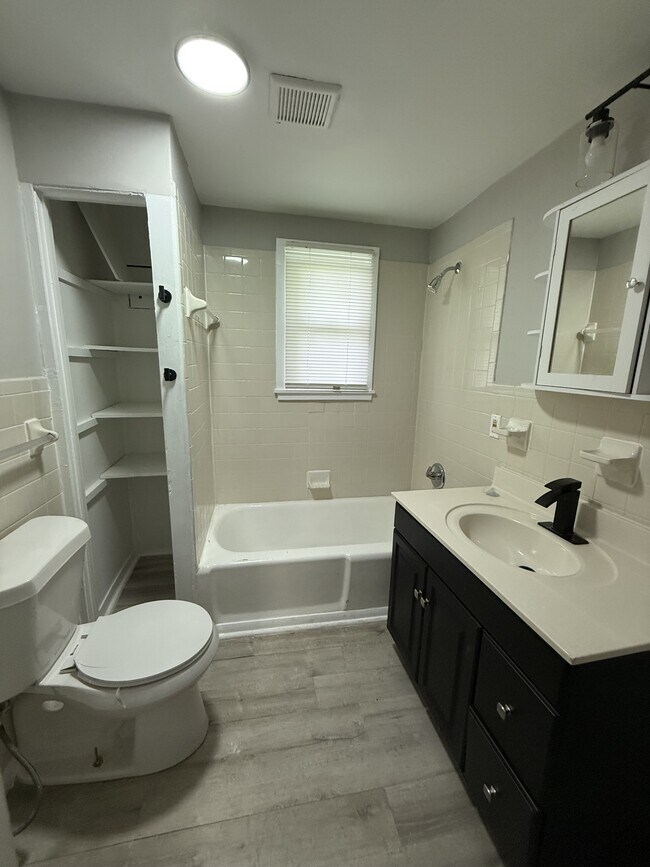 Building Photo - 3728 Hickory Ave SW