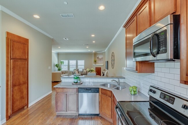 Building Photo - Miyama Cantey Townhomes 2816