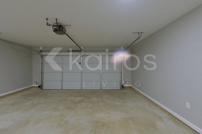 Building Photo - 394 Angela St