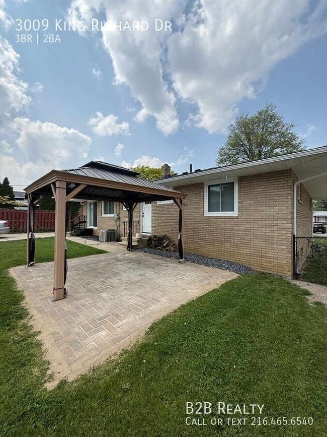 Building Photo - 3009 King Richard Dr