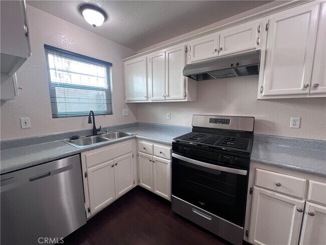 Building Photo - 11254 Oxnard St