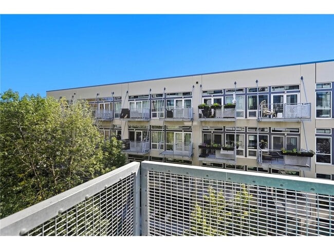 Building Photo - 720 N 4th St
