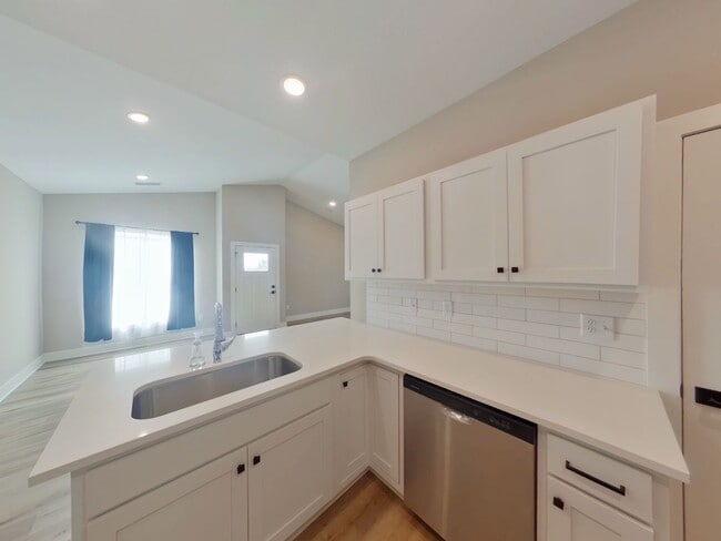 Building Photo - New 4-bedroom Wichita Townhome