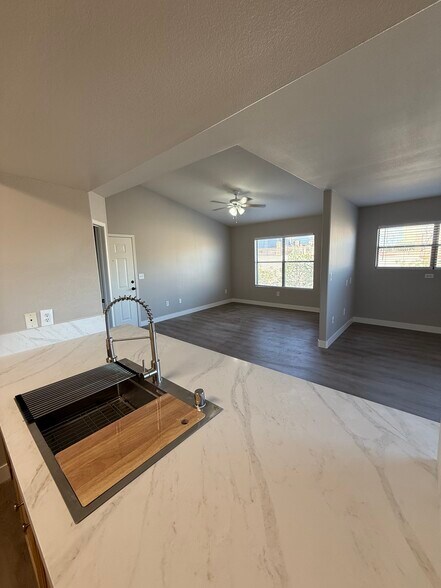 Building Photo - 45 Maleena Mesa St