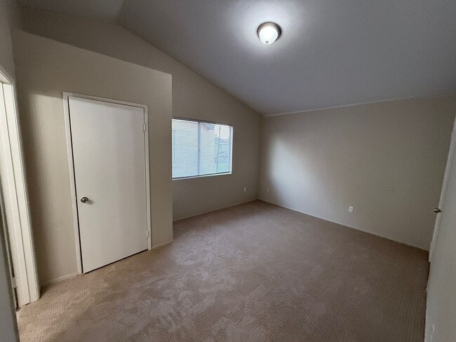 Building Photo - 3 Bedroom 2.5 Bathroom House in Imperial Beach