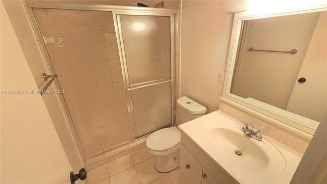 Building Photo - 250 Jacaranda Dr