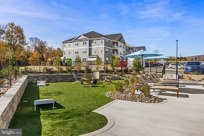 Building Photo - 2108 Sienna Ct