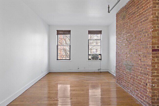Primary Photo - 309 Monroe St