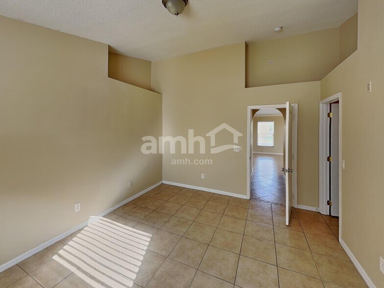 Building Photo - 2600 Deck Ave