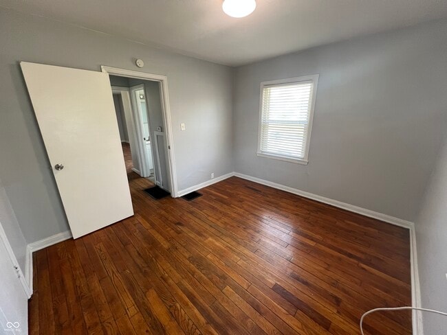 Building Photo - 627 N Tibbs Ave