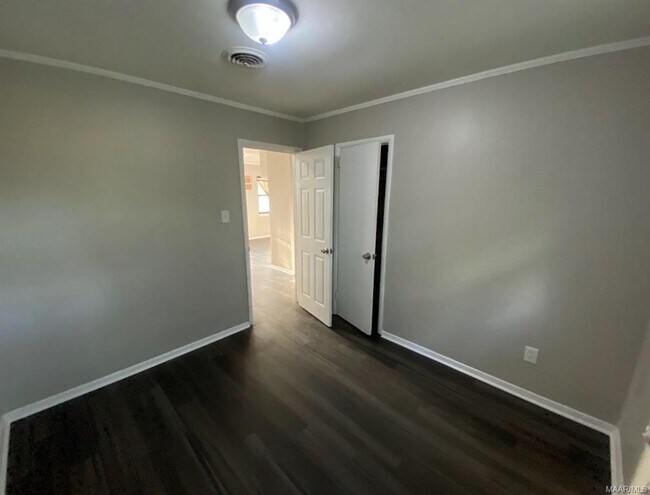 Building Photo - 1229 Karen Rd