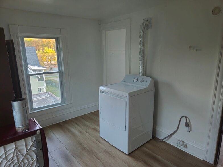 Primary Photo - 912 E 2nd St