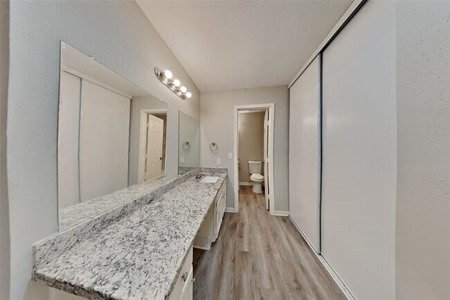 Building Photo - 9202 Wallingham Dr