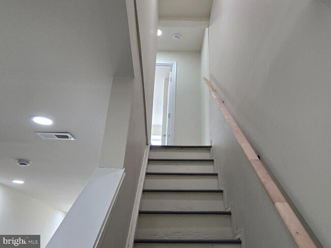 Building Photo - 592 Old Town Mall