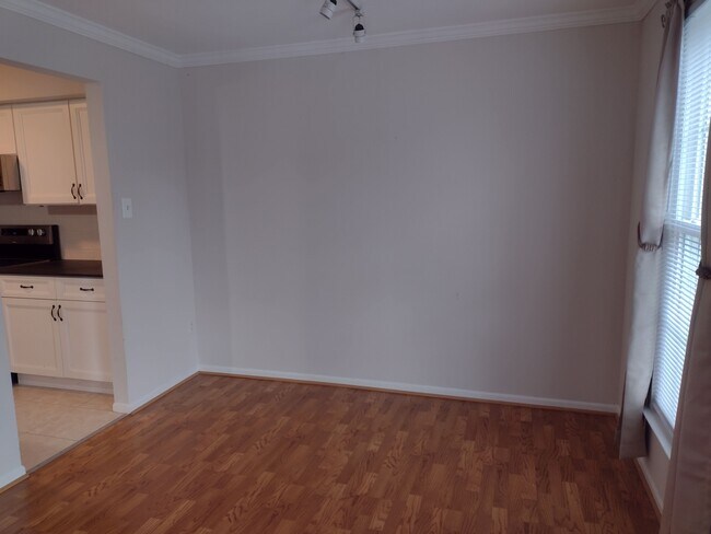 Building Photo - 83 Avon Ln