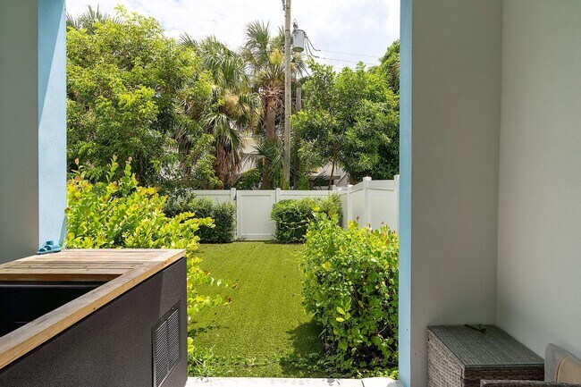Building Photo - Frederick Isles Townhomes - Delray Beach