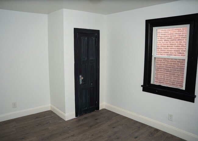 Building Photo - 513 Poplar St